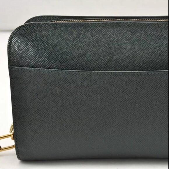 AUTHENTIC LOUIS VUITTON TAIGA BAIKAL GREEN LEATHER CLUTCH BAG - Picture 3 of 12